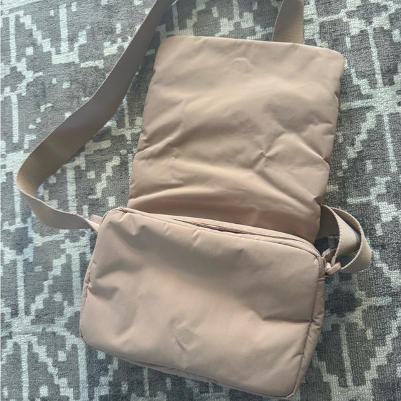 EUC Free People GOT Cloud Crossbody Bag Beige Sandbar - Picture 13 of 16